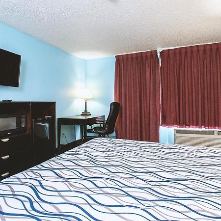 Sky-Palace Inn & Suites Wichita East Екстериор снимка