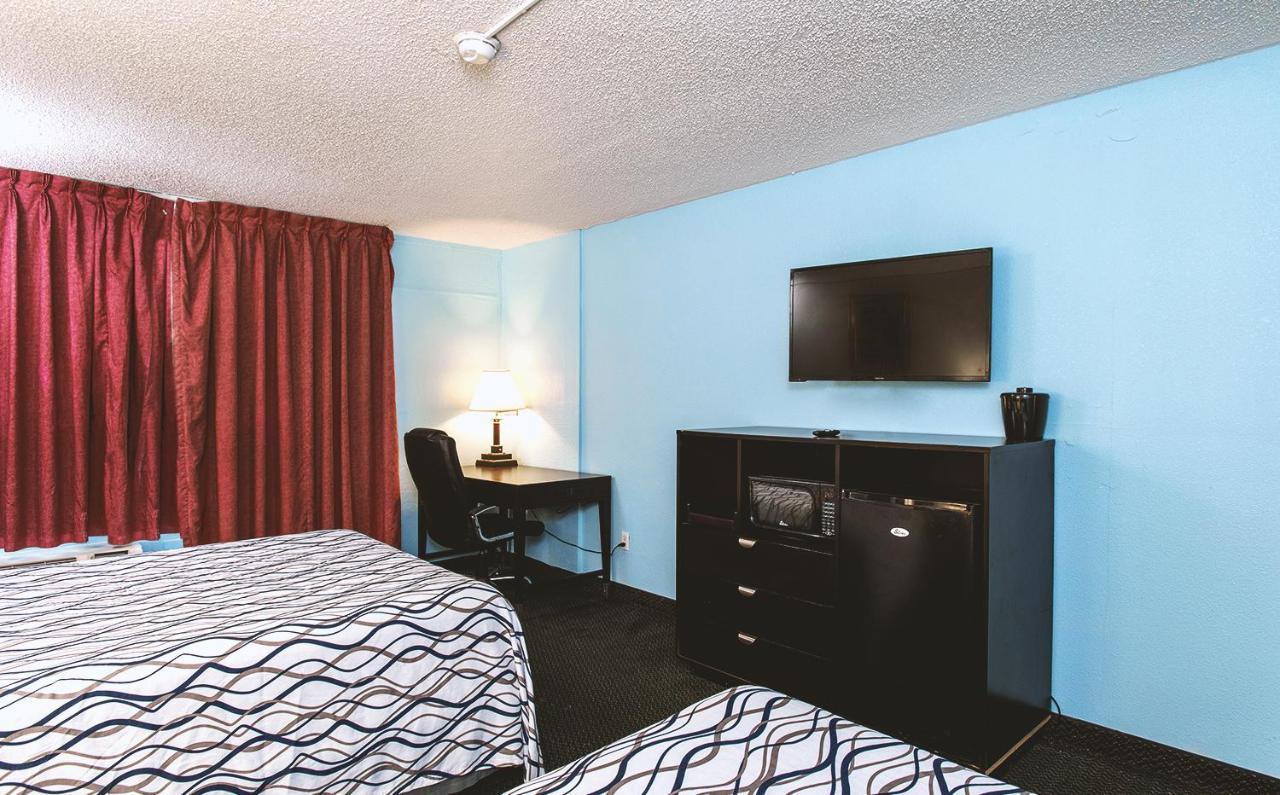 Sky-Palace Inn & Suites Wichita East Екстериор снимка