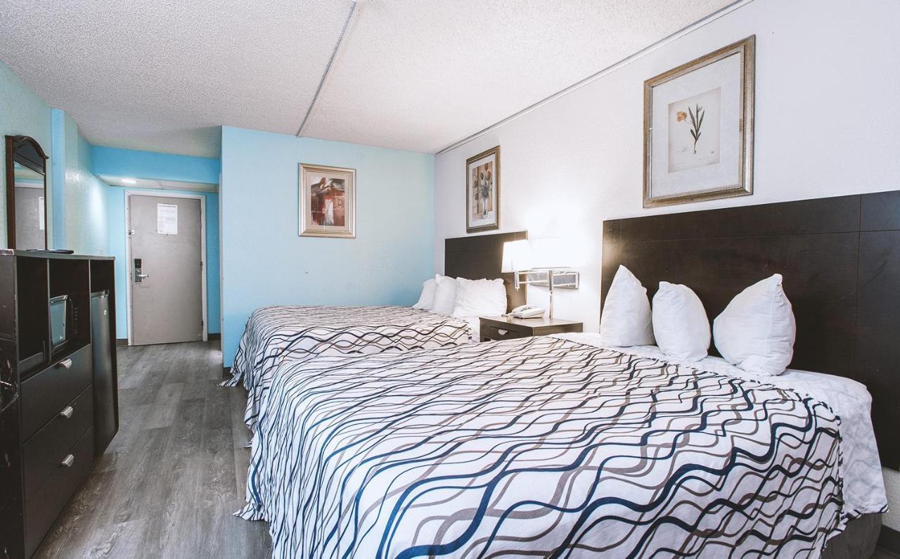 Sky-Palace Inn & Suites Wichita East Екстериор снимка
