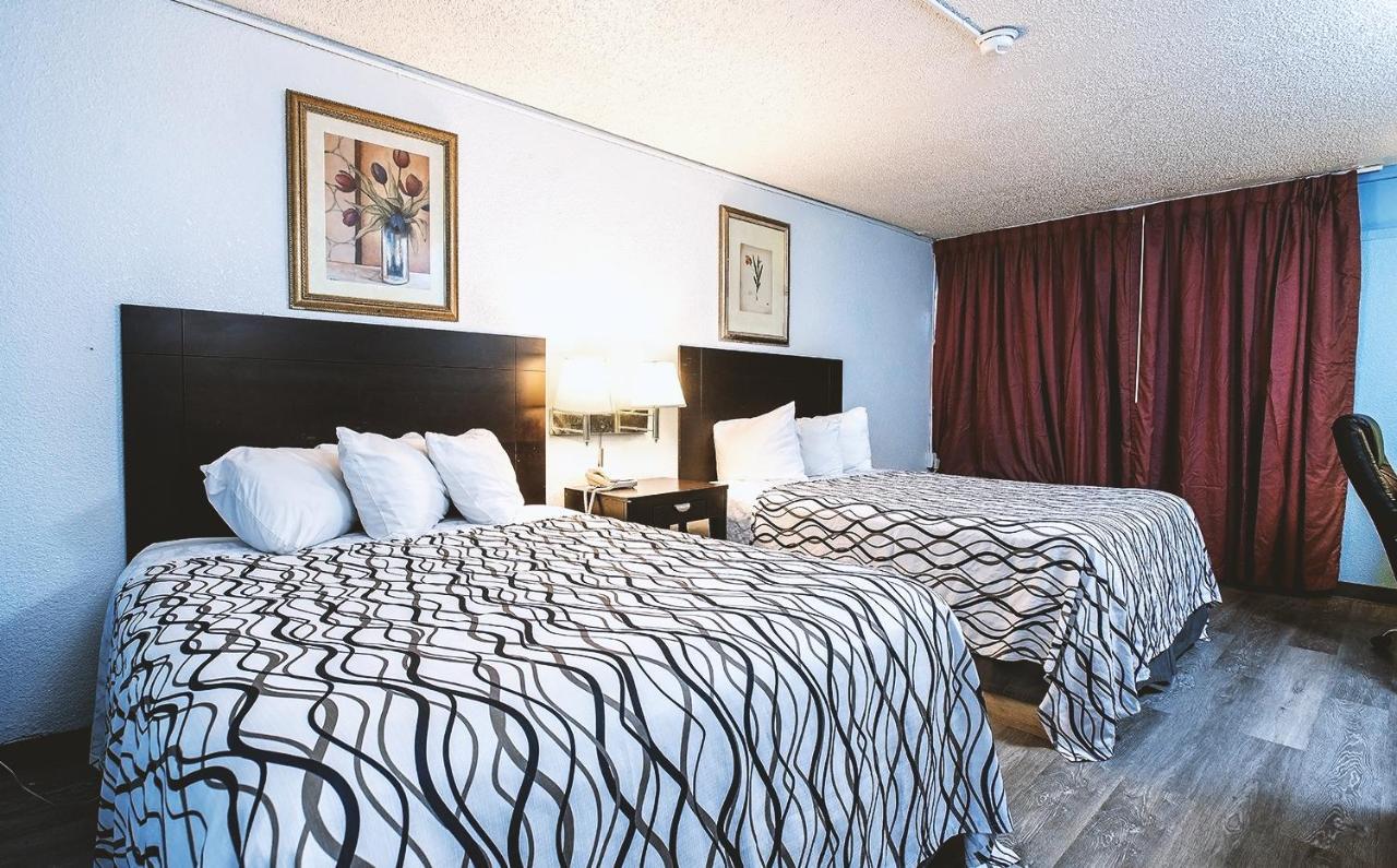 Sky-Palace Inn & Suites Wichita East Екстериор снимка